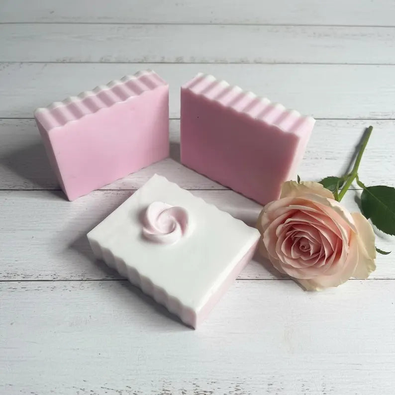 La Neve Bundle: Rose, Lavender, Sandalwood Soaps, Body Butter, Scrub