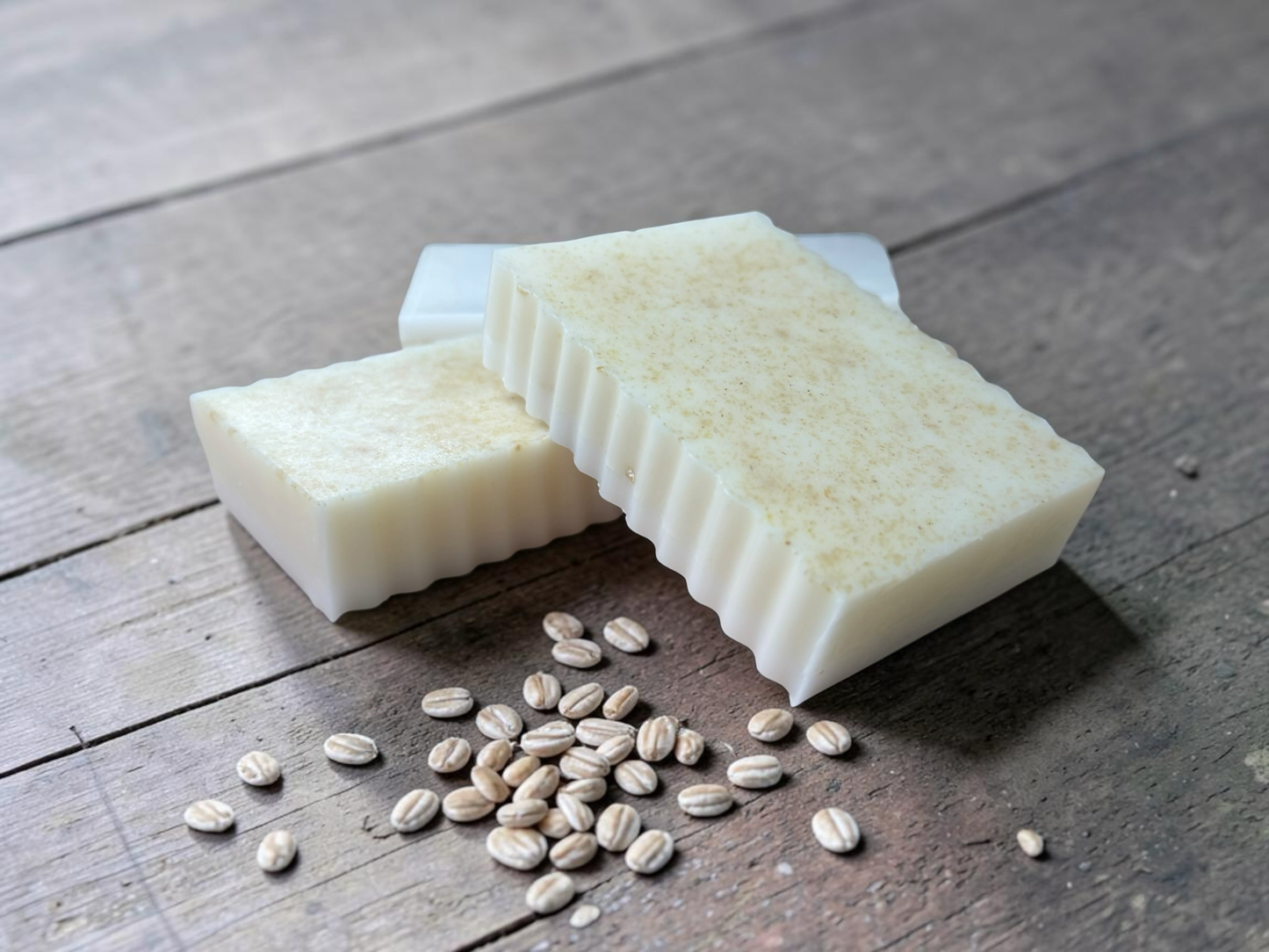 La Neve Soap and Beauty Care Oatmeal Exfoliating Bar Soap with honey for gentle cleansing and moisturizing. Natural ingredients.