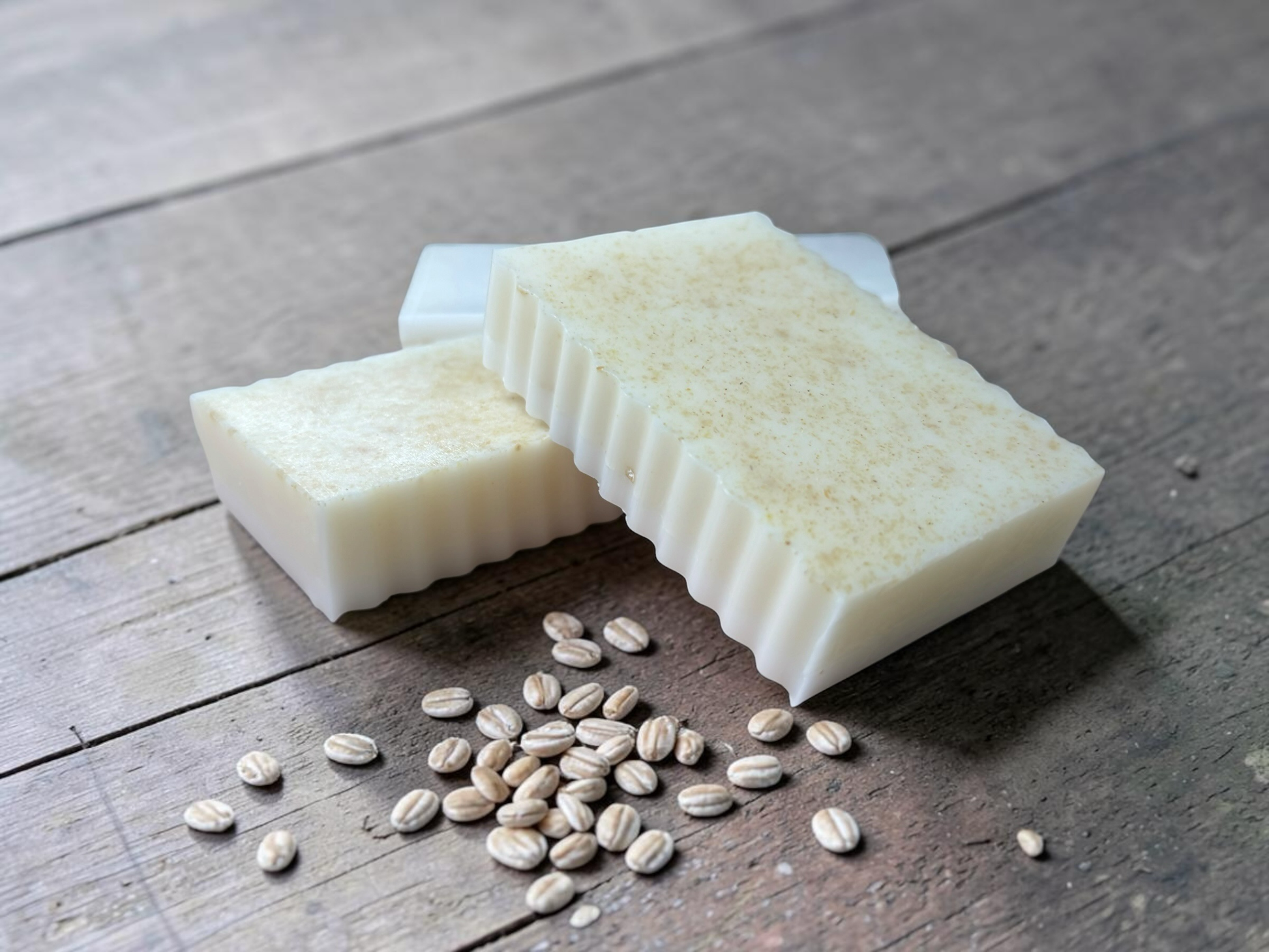 La Neve Soap and Beauty Care Oatmeal Exfoliating Bar Soap with honey for gentle cleansing and moisturizing. Natural ingredients.